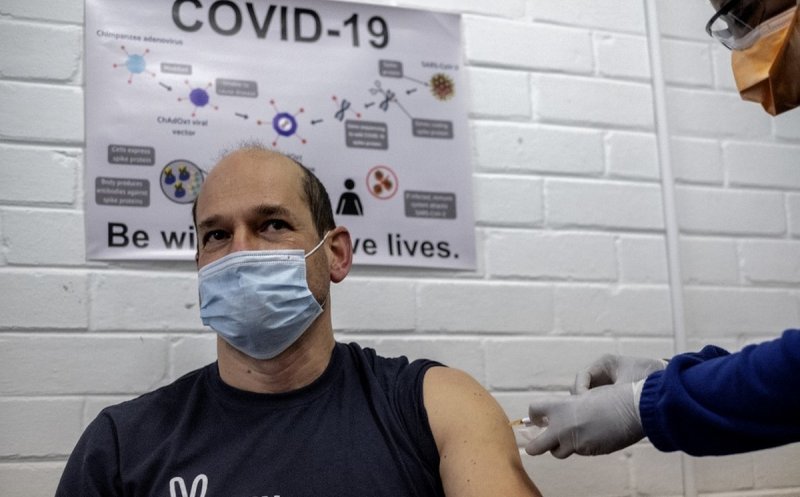 México ya tiene VOLUNTARIOS para probar la vacuna rusa Sputnik V en Fase 3